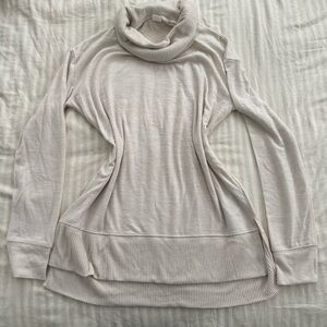 Gap cream turtleneck